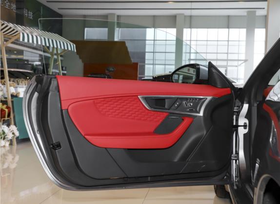 捷豹F-TYPE 2023款 P300 硬顶版 R-DYNAMIC BLACK 车厢座椅   前门板