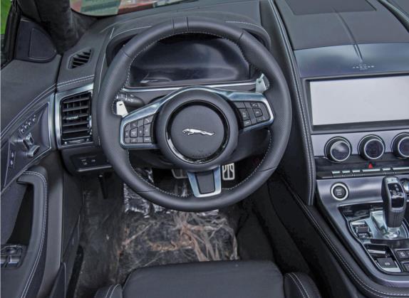 捷豹F-TYPE 2023款 P300 敞篷版 R-DYNAMIC BLACK 中控类   驾驶位