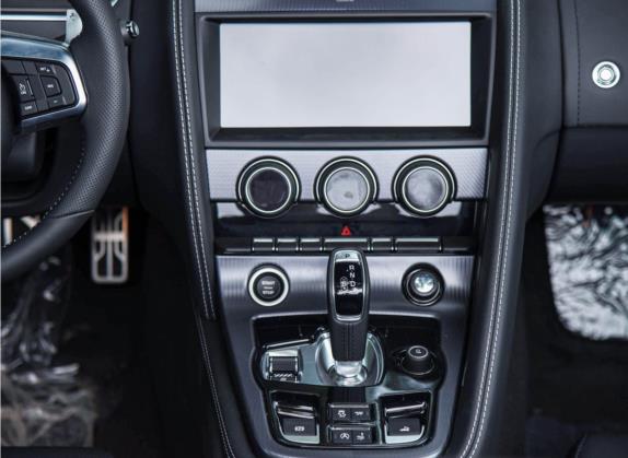 捷豹F-TYPE 2023款 P300 敞篷版 R-DYNAMIC BLACK 中控类   中控台