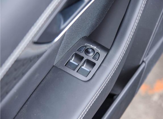 捷豹F-TYPE 2023款 P300 敞篷版 R-DYNAMIC BLACK 车厢座椅   门窗控制