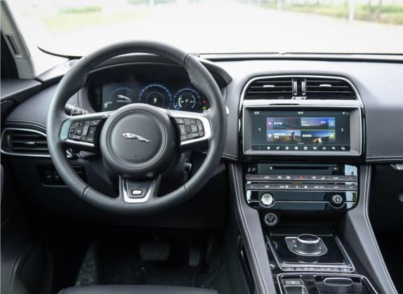 捷豹F-PACE 2016款 2.0T 两驱R-Sport运动版 中控类   驾驶位