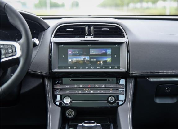 捷豹F-PACE 2016款 2.0T 两驱R-Sport运动版 中控类   中控台