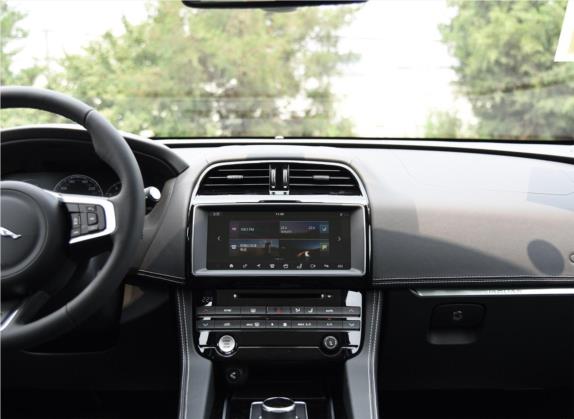 捷豹F-PACE 2018款 2.0T 四驱R-Sport运动版 中控类   中控台