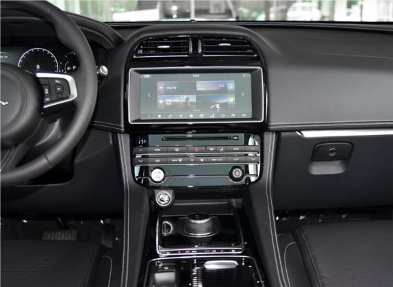 捷豹F-PACE 2018款  3.0 SC 四驱R-Sport运动版 中控类   中控台