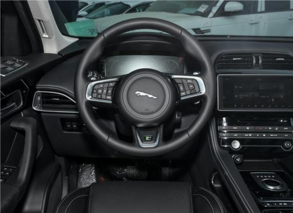 捷豹F-PACE 2018款 改款 2.0T 四驱R-Sport运动版 中控类   驾驶位