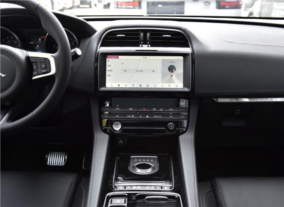 捷豹F-PACE 2019款 2.0T 四驱都市尊享版 中控类   中控台