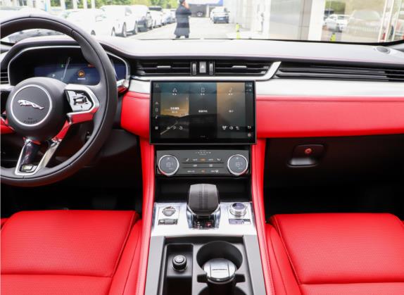 捷豹F-PACE 2021款 340PS R-Dynamic SE 中控类   中控台
