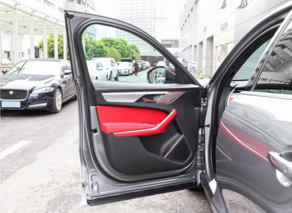捷豹F-PACE 2021款 340PS R-Dynamic SE 车厢座椅   前门板