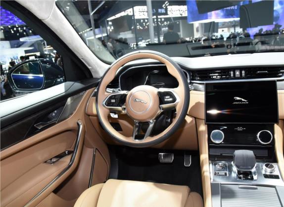 捷豹F-PACE 2022款 P250 HSE 中控类   驾驶位