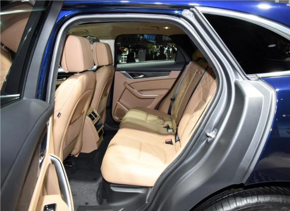 捷豹F-PACE 2022款 P250 HSE 车厢座椅   后排空间
