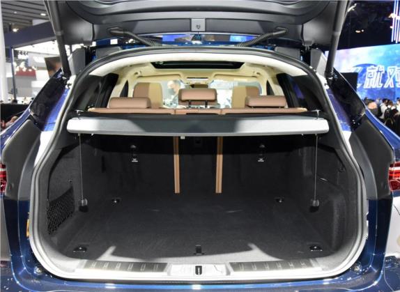 捷豹F-PACE 2022款 P250 HSE 车厢座椅   后备厢