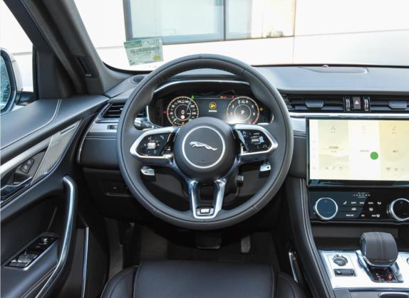 捷豹F-PACE 2022款 P340 R-Dynamic SE 中控类   驾驶位