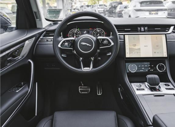 捷豹F-PACE 2023款 P250 HSE 中控类   驾驶位