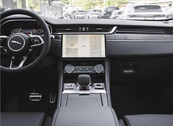 捷豹F-PACE 2023款 P250 HSE 中控类   中控台