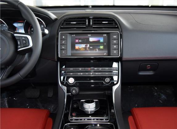 捷豹XE 2015款 2.0T 240PS R-Sport 中控类   中控台