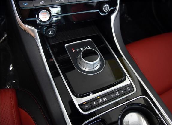 捷豹XE 2015款 2.0T 240PS R-Sport 中控类   挡把