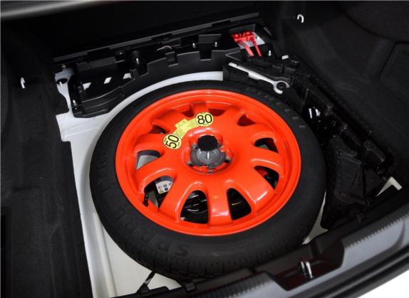 捷豹XE 2015款 2.0T 200PS R-Sport 其他细节类   备胎