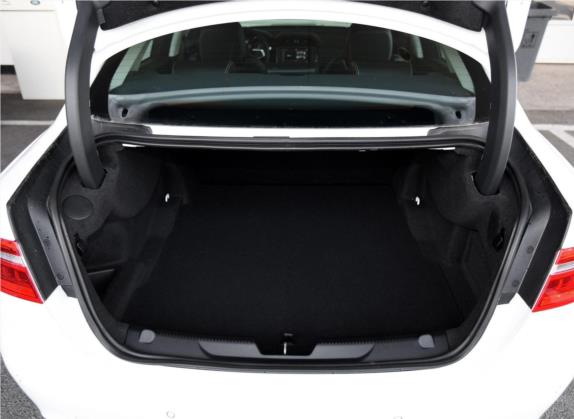 捷豹XE 2015款 2.0T 200PS R-Sport 车厢座椅   后备厢