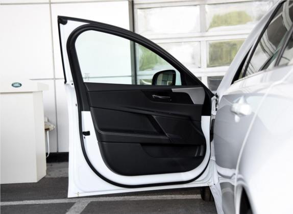 捷豹XE 2015款 2.0T 200PS R-Sport 车厢座椅   前门板