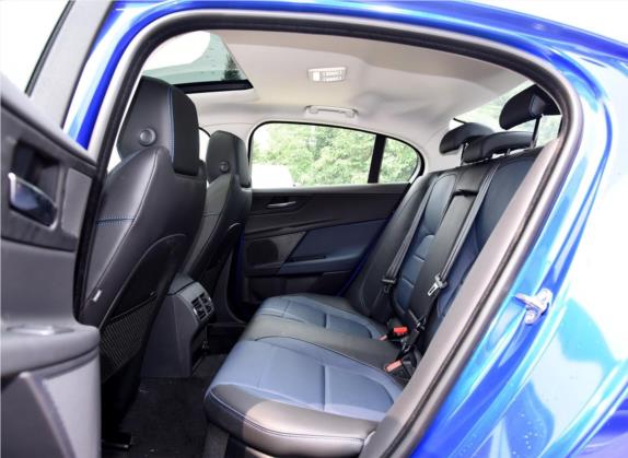 捷豹XE 2018款 2.0T 250PS 两驱R-Sport运动版 车厢座椅   后排空间