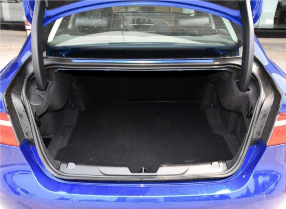 捷豹XE 2018款 2.0T 250PS 两驱R-Sport运动版 车厢座椅   后备厢