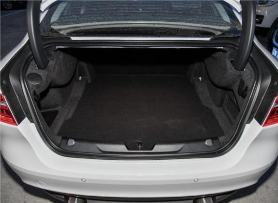 捷豹XE 2018款 2.0T 300PS 四驱R-Sport运动版 车厢座椅   后备厢