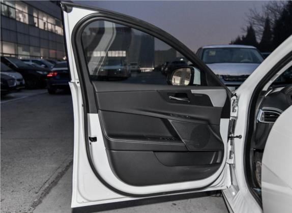 捷豹XE 2018款 2.0T 300PS 四驱R-Sport运动版 车厢座椅   前门板