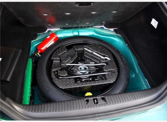 捷豹XK 2009款 XKR 5.0L V8机械增压硬顶跑车 其他细节类   备胎