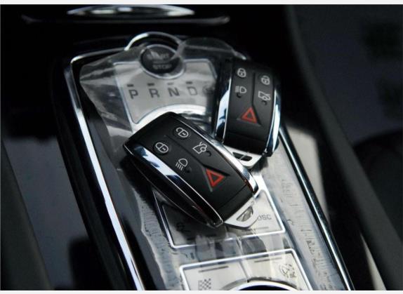 捷豹XK 2009款 XKR 5.0L V8机械增压硬顶跑车 其他细节类   钥匙