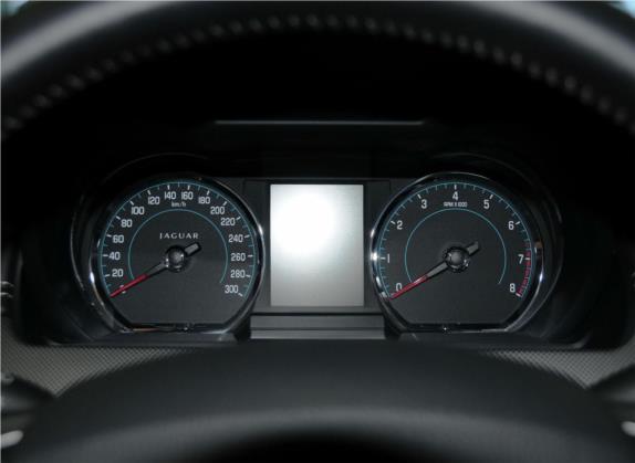 捷豹XK 2012款 XKR 5.0L 机械增压敞篷版 中控类   仪表盘