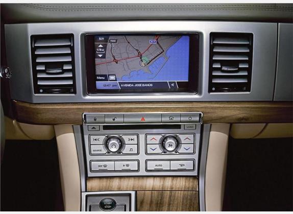 捷豹XF 2008款 XF 3.0 V6优质豪华版 中控类   中控台