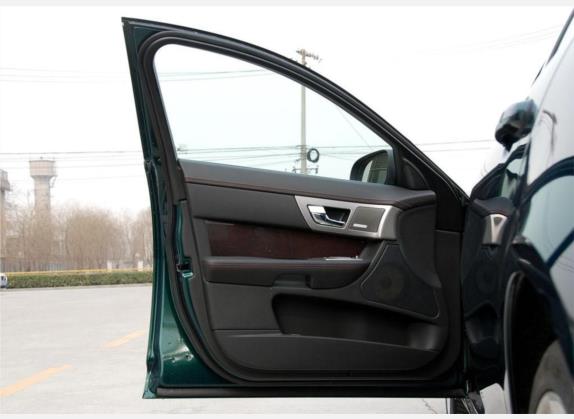 捷豹XF 2009款 XF 4.2 SV8机械增压版 车厢座椅   前门板
