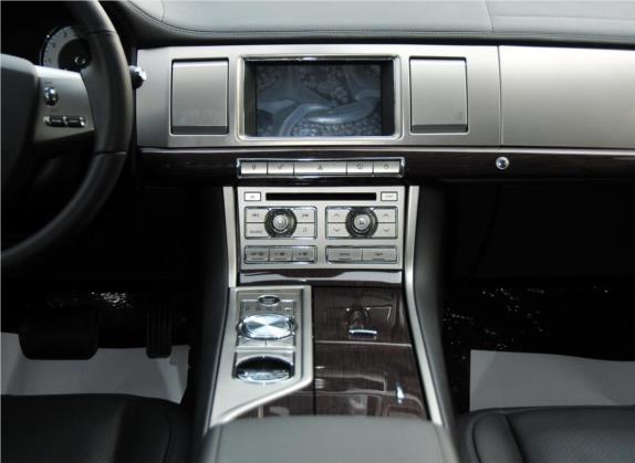 捷豹XF 2009款 XF 3.0L V6豪华版 中控类   中控台