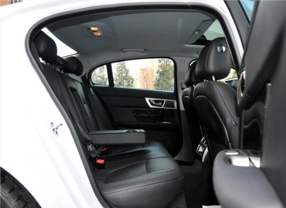 捷豹XF 2009款 XF 3.0L V6豪华版 车厢座椅   后排空间