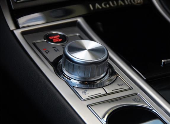 捷豹XF 2011款 XF 3.0 V6 75周年纪念版 中控类   挡把