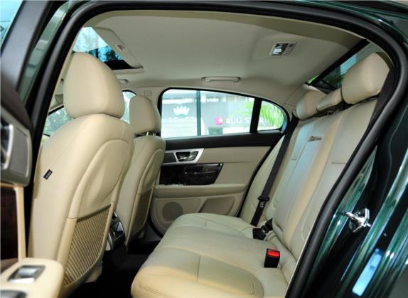 捷豹XF 2012款 XF 3.0L V6豪华版 车厢座椅   后排空间