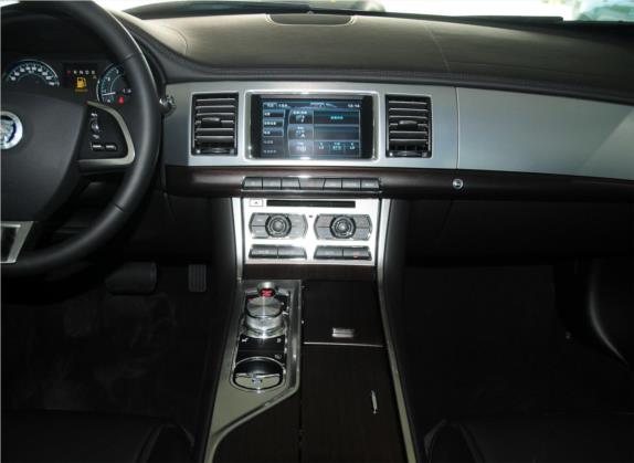 捷豹XF 2012款 XF 3.0L V6伦敦限量版 中控类   中控台