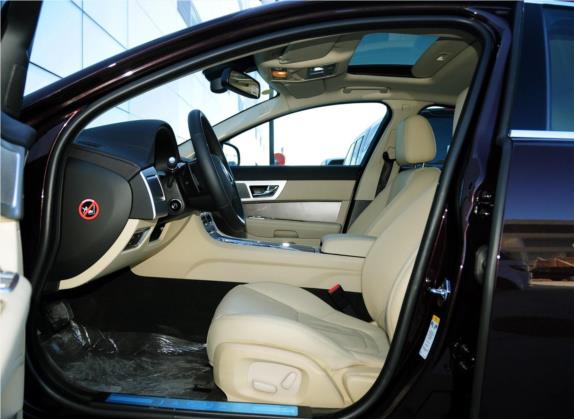 捷豹XF 2013款 XF 2.0T 风华版 车厢座椅   前排空间