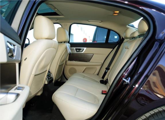 捷豹XF 2013款 XF 2.0T 风华版 车厢座椅   后排空间