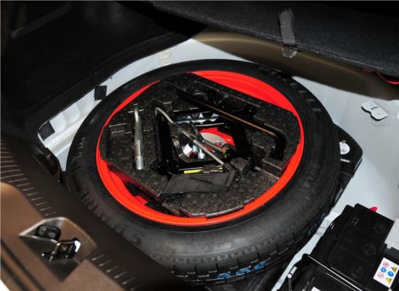 捷豹XF 2013款 XF 2.0T 奢华版 其他细节类   备胎