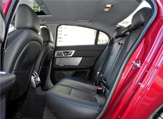 捷豹XF 2014款 XF 2.0T Style Club限量版 车厢座椅   后排空间