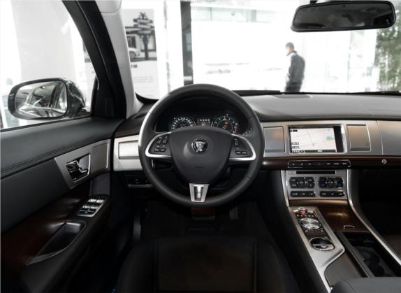 捷豹XF 2015款 XF 2.0T Sportbrake 风华版 中控类   驾驶位