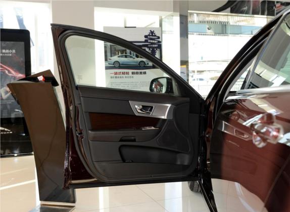 捷豹XF 2015款 XF 2.0T Sportbrake 风华版 车厢座椅   前门板