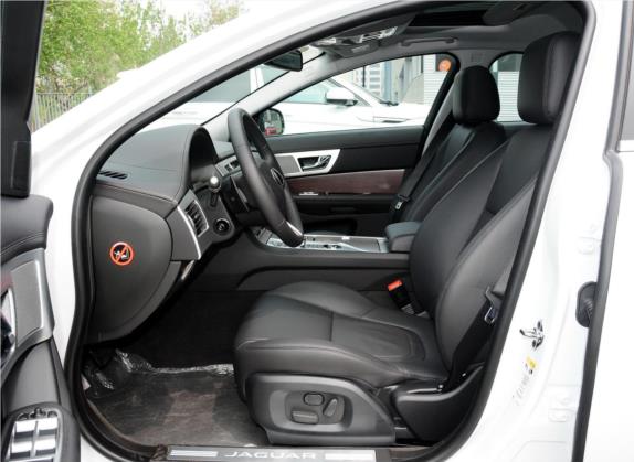 捷豹XF 2015款 XF 2.0T 风华版 车厢座椅   前排空间