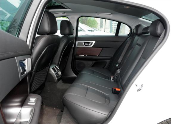 捷豹XF 2015款 XF 2.0T 风华版 车厢座椅   后排空间