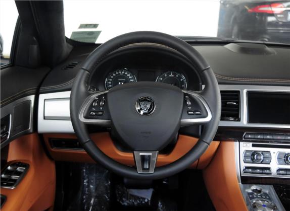 捷豹XF 2015款 XF 2.0T 奢华版 中控类   驾驶位