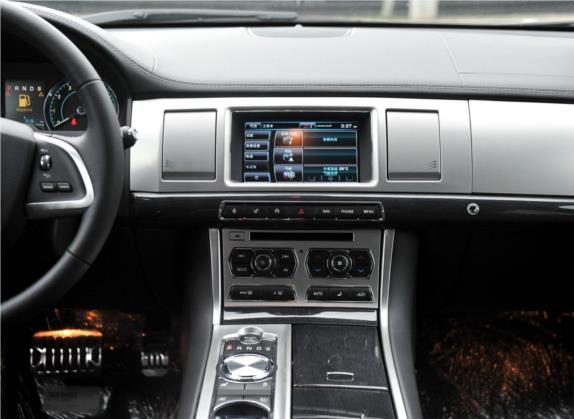捷豹XF 2015款 XF 3.0 SC R-Sport 豪华版 中控类   中控台