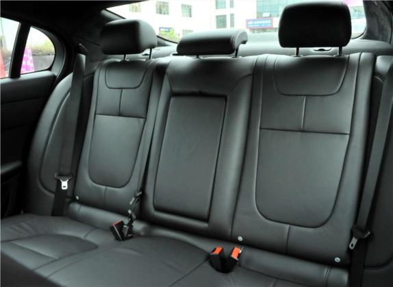 捷豹XF 2015款 XF 3.0 SC R-Sport 豪华版 车厢座椅   后排空间