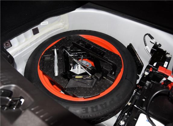 捷豹XF 2015款 XF 2.0T 80周年典藏风华版 其他细节类   备胎