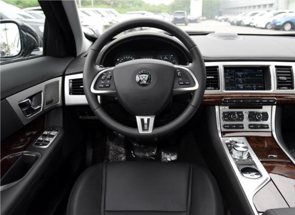 捷豹XF 2015款 XF 2.0T 80周年典藏豪华版 中控类   驾驶位